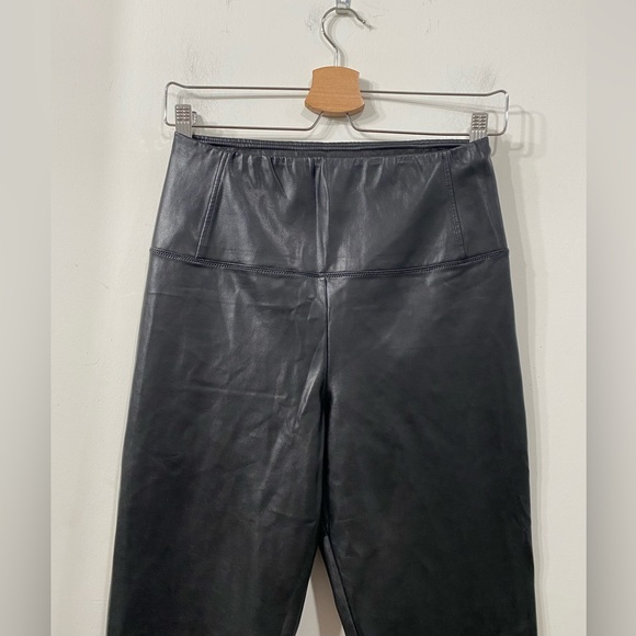 Wilfred Free Aritzia Daria Pant vegan Leather Black size M - Picture 6 of 10